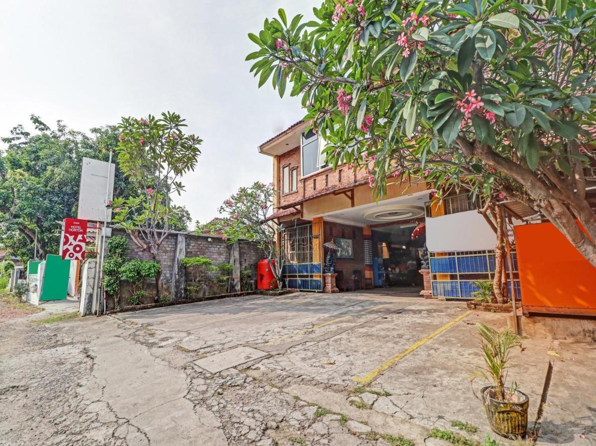 Oyo 90408 Hotel Horton Cirebon Eksteriør billede