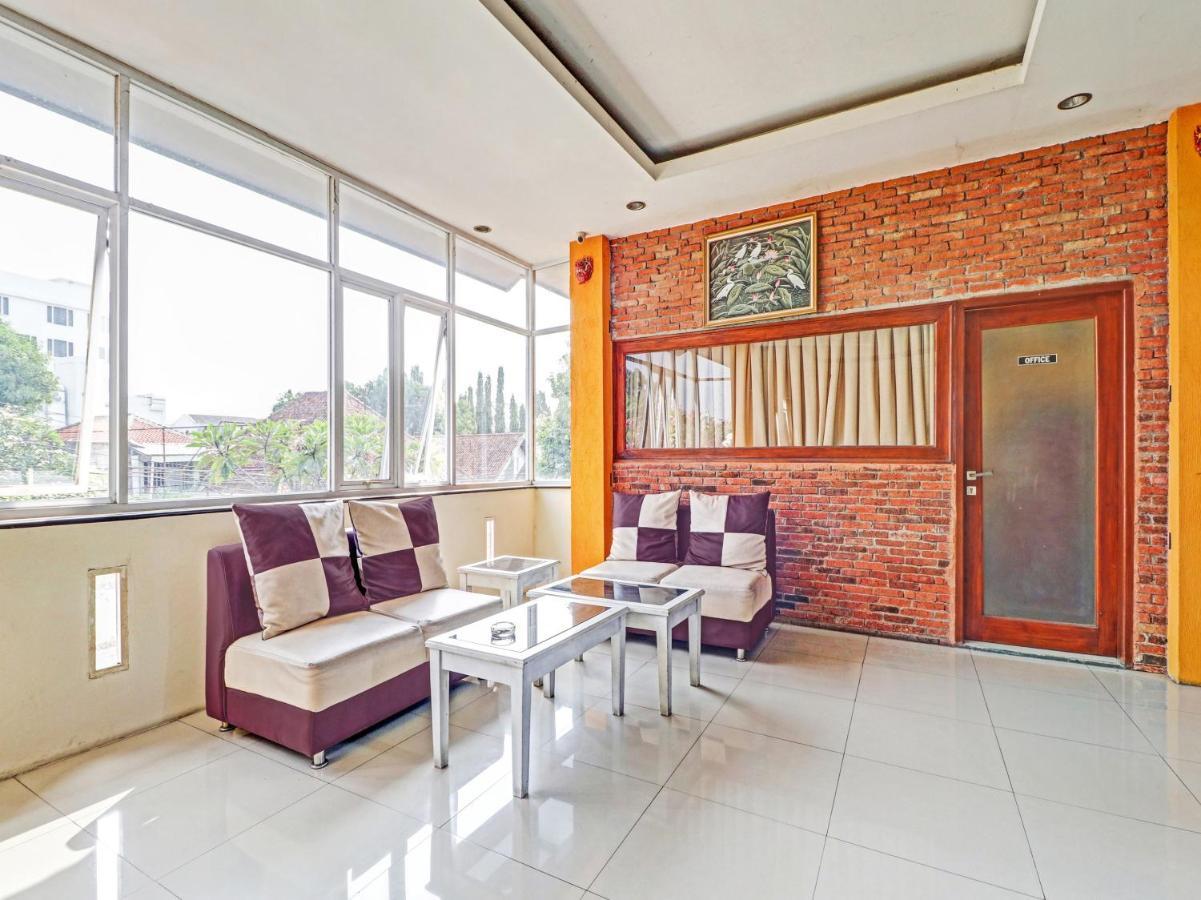 Oyo 90408 Hotel Horton Cirebon Eksteriør billede