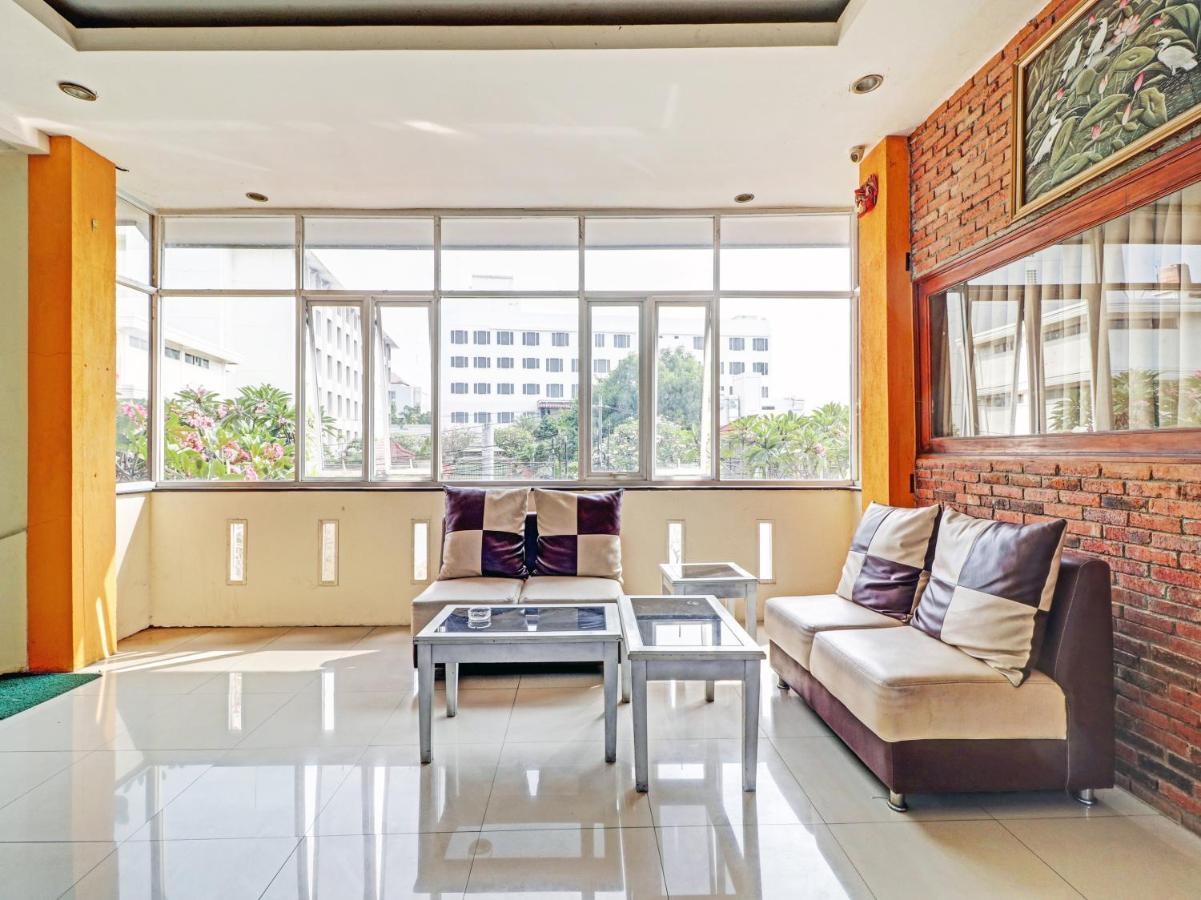 Oyo 90408 Hotel Horton Cirebon Eksteriør billede
